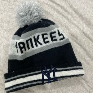 YANKEES POM POM BEANIE HAT